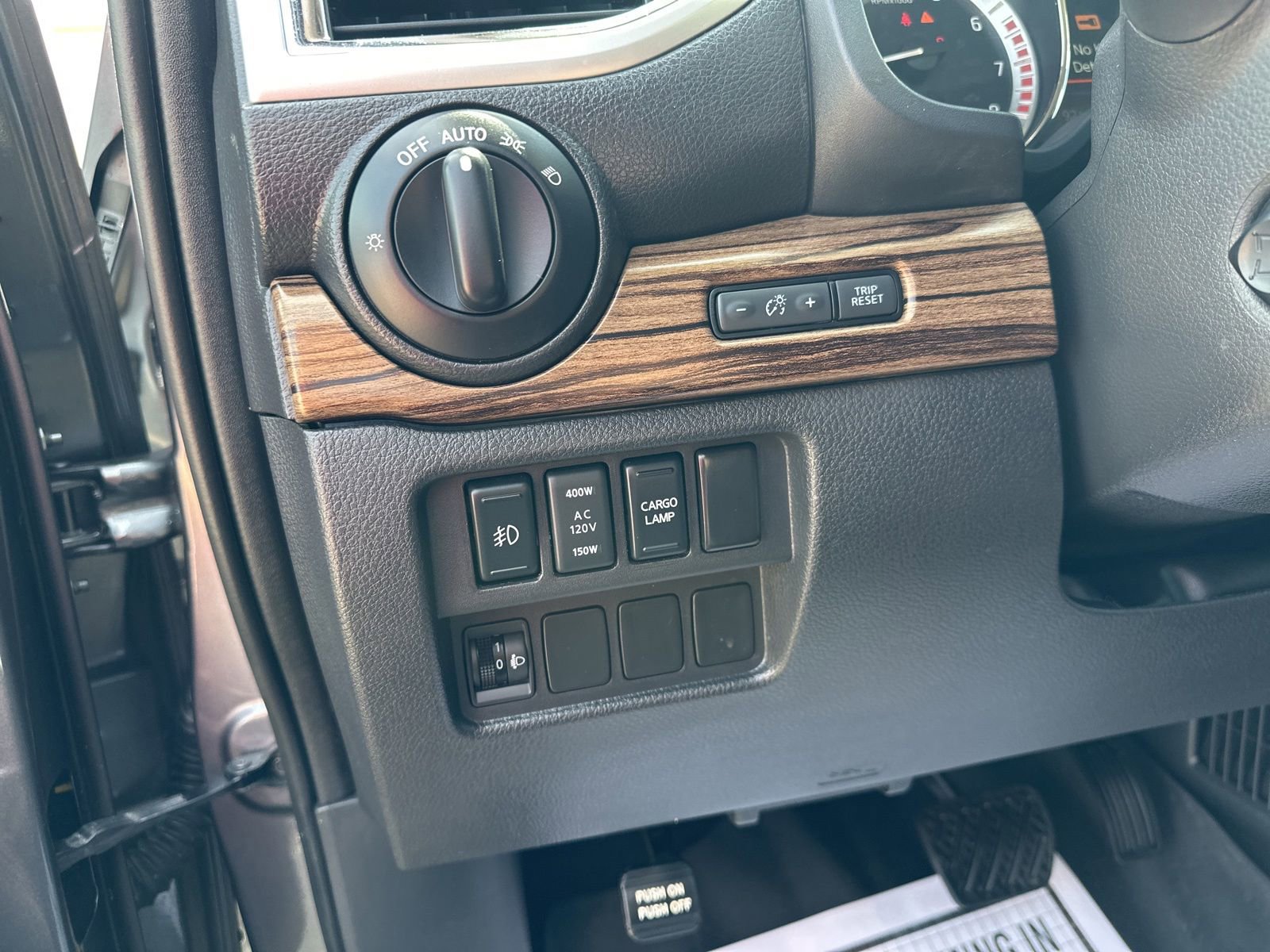 Used 2019 Nissan Titan SL w/ Off-Road Package AWD/4WD image 14