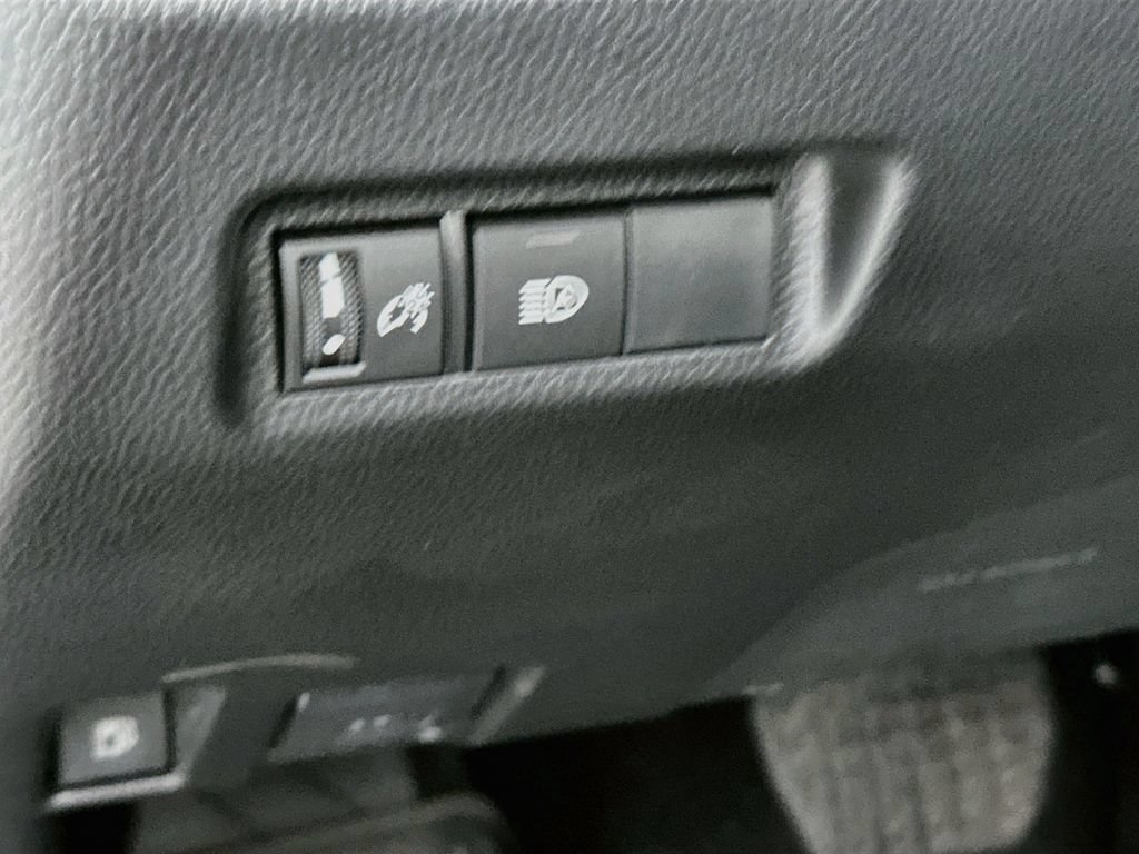 Used 2022 Toyota RAV4 LE AWD/4WD image 11