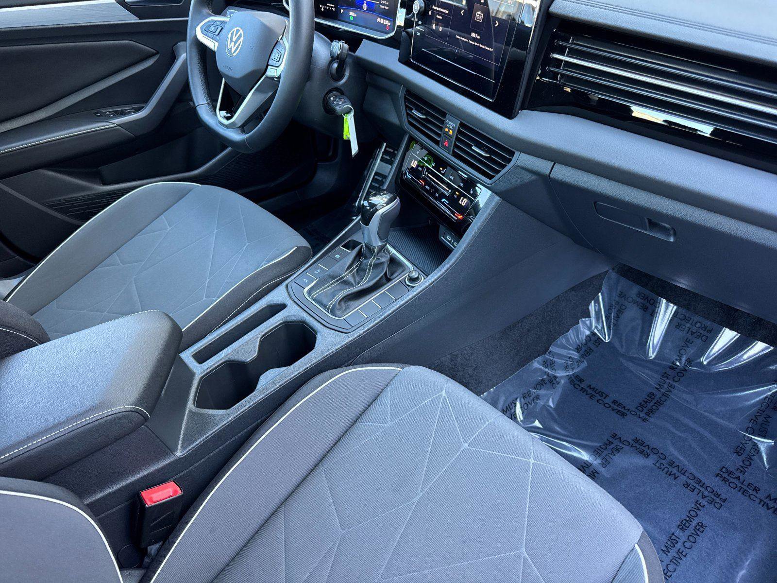 Used 2025 Volkswagen Jetta Sport image 14