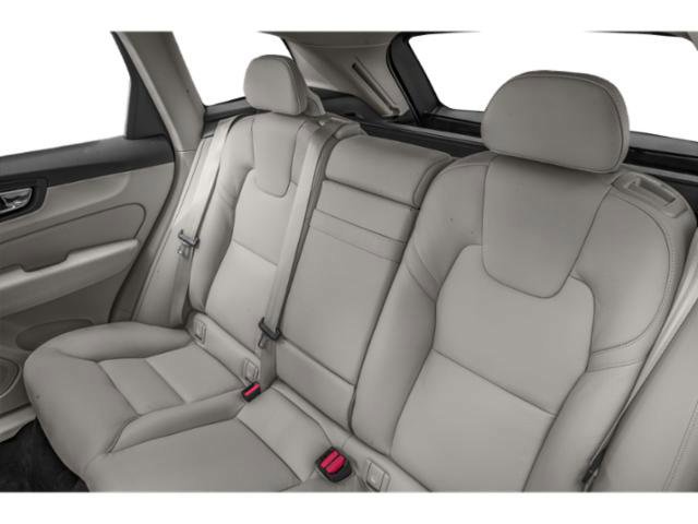 Used 2018 Volvo XC60 T6 Momentum w/ Convenience Package image 9