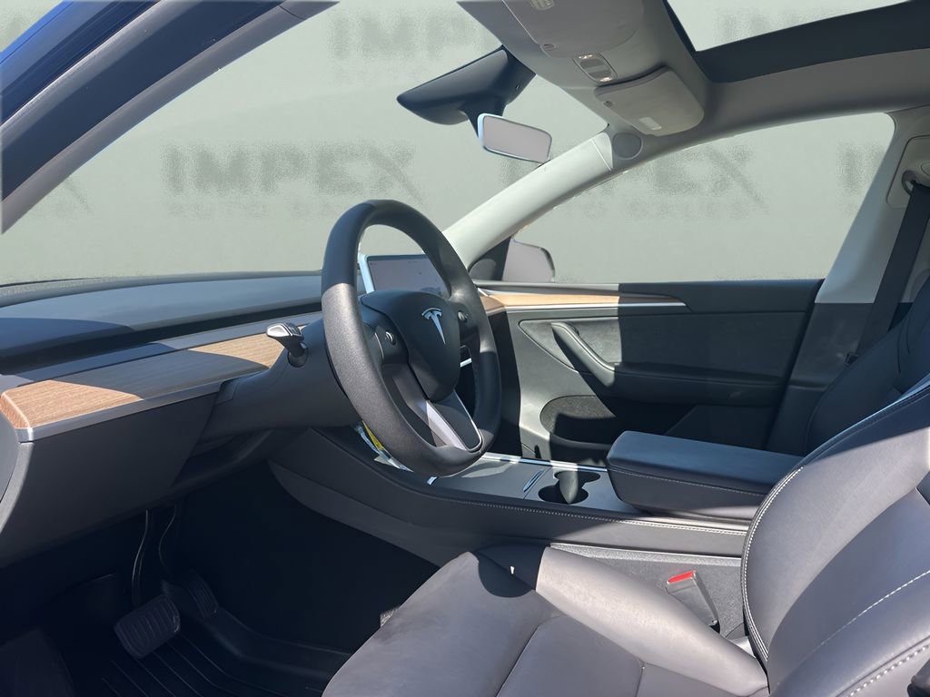 Used 2024 Tesla Model Y Long Range image 9