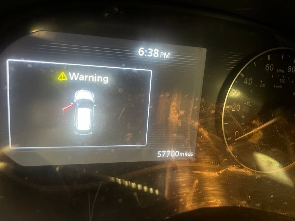 Used 2022 Nissan Kicks SR w/ Premium Package FWD image 6