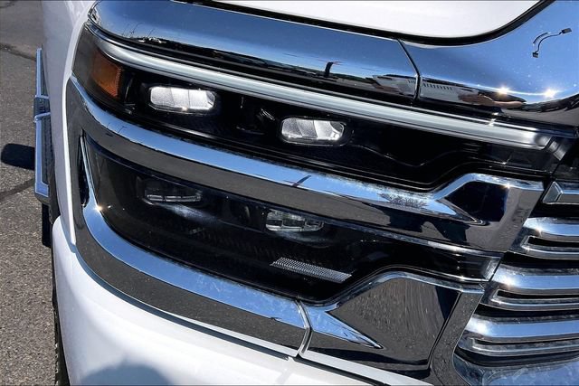 Used 2025 RAM 2500 Laramie AWD/4WD image 32