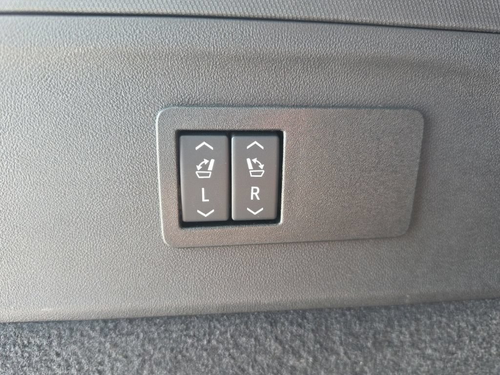 Certified 2026 Cadillac Escalade IQ Luxury 2 AWD/4WD image 12