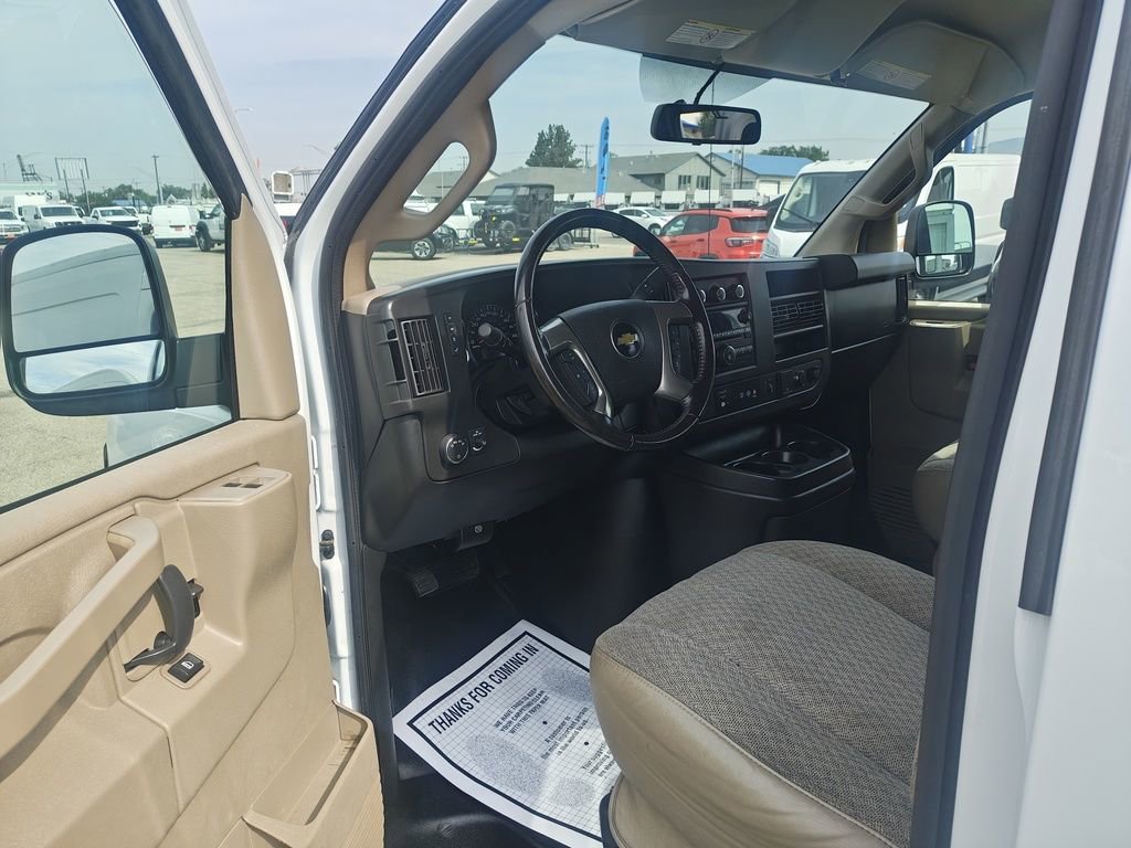 Used 2017 Chevrolet Express 2500 Extended image 8