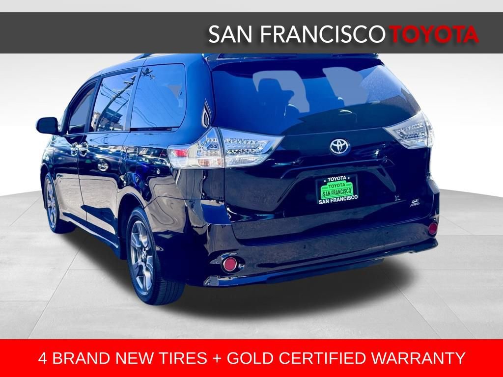 Certified 2019 Toyota Sienna SE w/ SE Preferred Package image 2