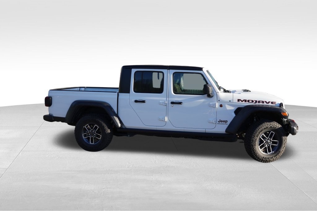 Used 2026 Jeep Gladiator Mojave AWD/4WD image 3