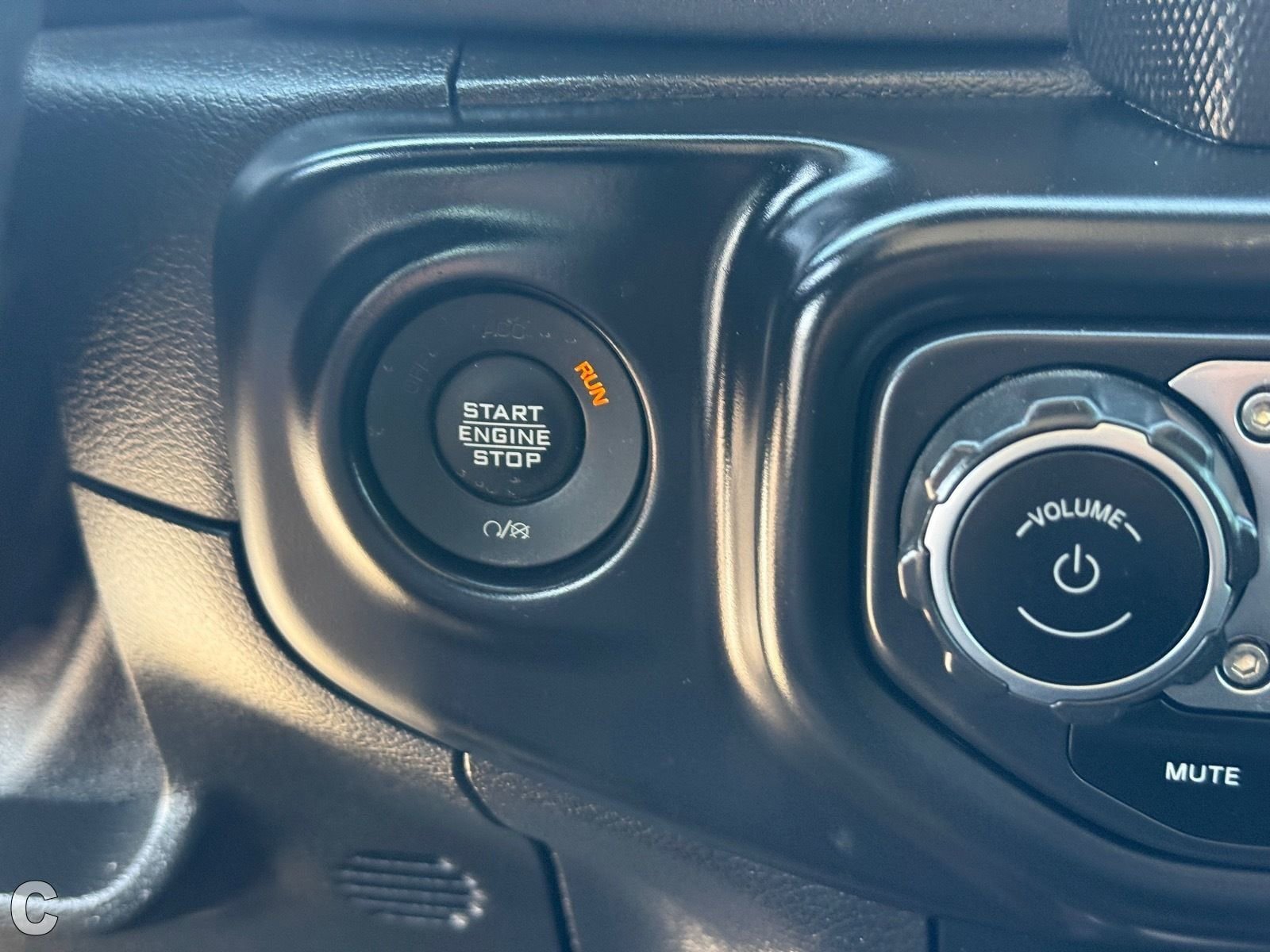 Used 2021 Jeep Gladiator Mojave AWD/4WD image 28