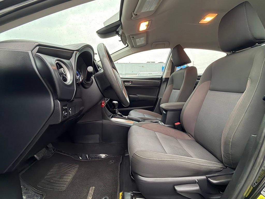 Used 2018 Toyota Corolla LE FWD image 16