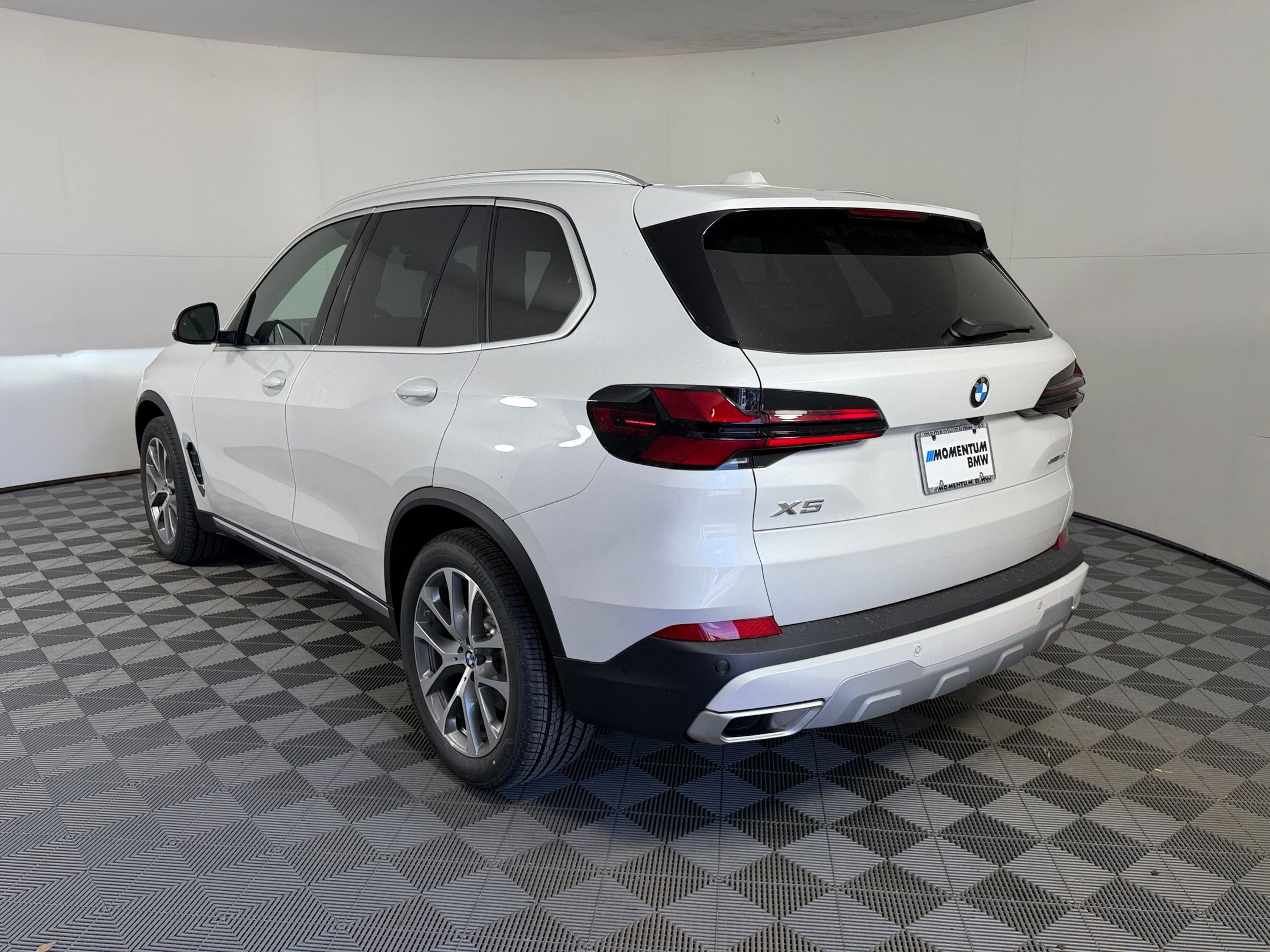 New 2026 BMW X5 sDrive40i w/ Premium Package RWD image 3