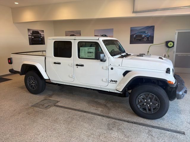 New 2026 Jeep Gladiator Sport AWD/4WD image 1