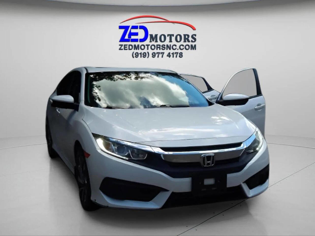 Used 2018 Honda Civic EX image 9