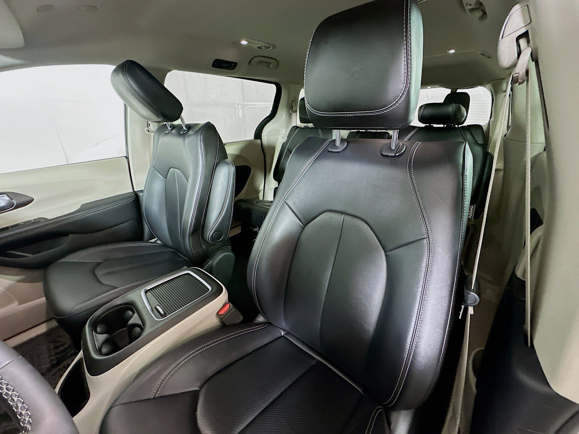 Used 2024 Chrysler Pacifica Touring-L FWD image 19