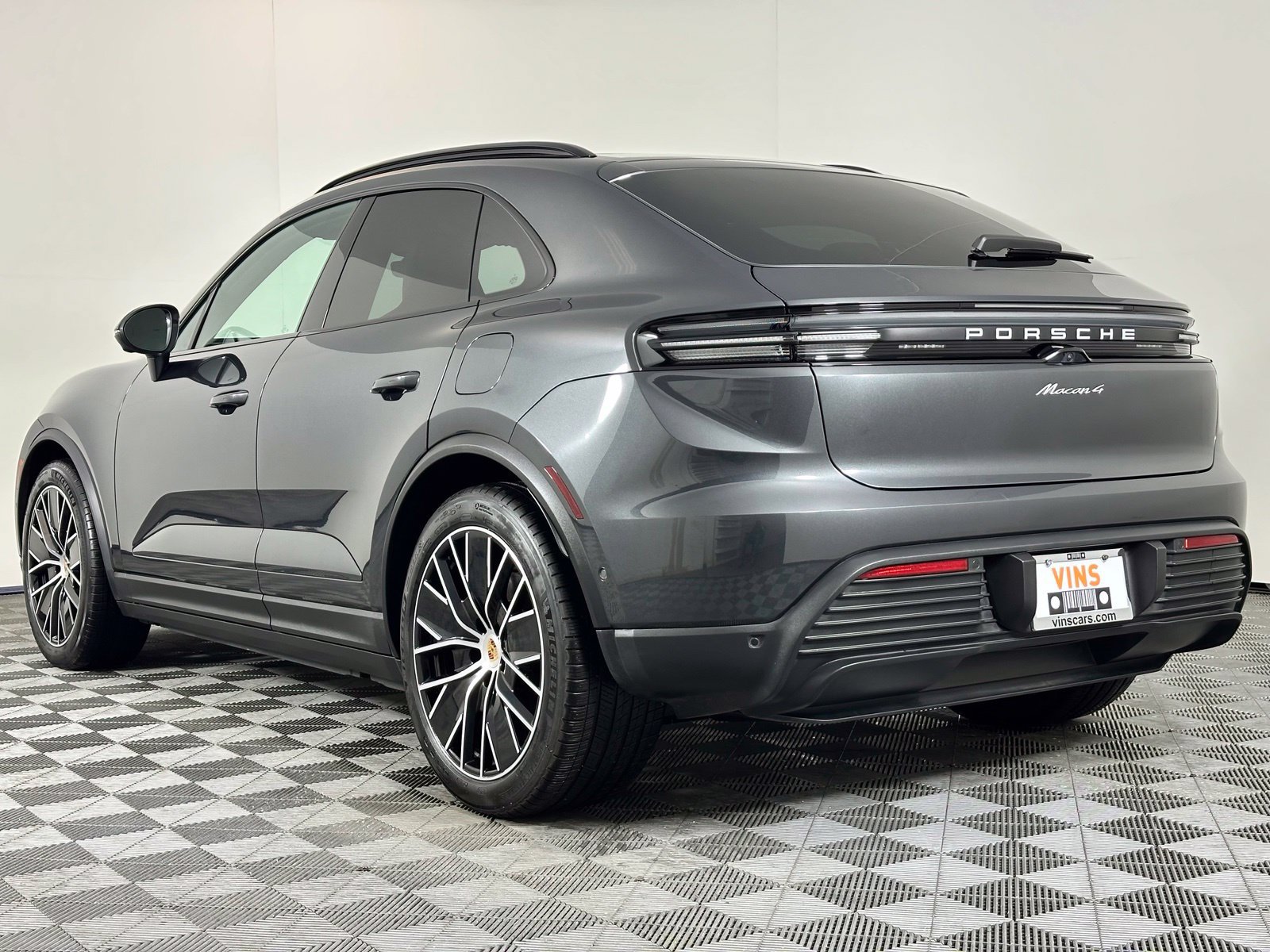 Used 2024 Porsche Macan 4 Electric AWD/4WD image 31