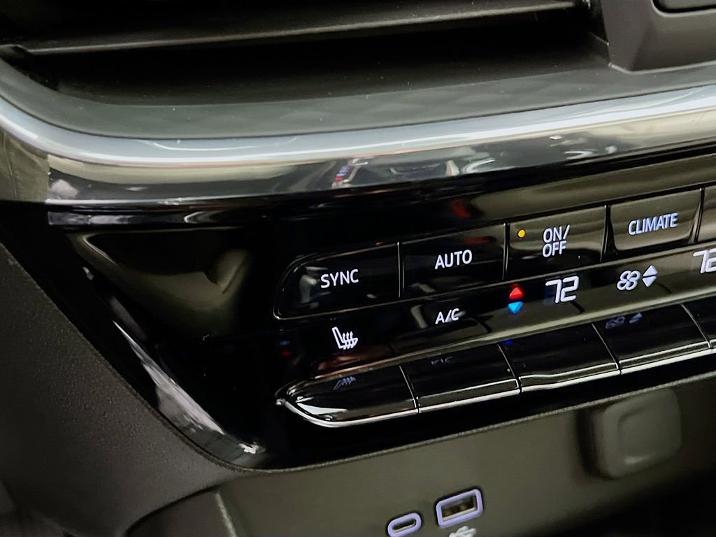 Used 2024 Buick Encore GX Avenir w/ Avenir Convenience Package image 16