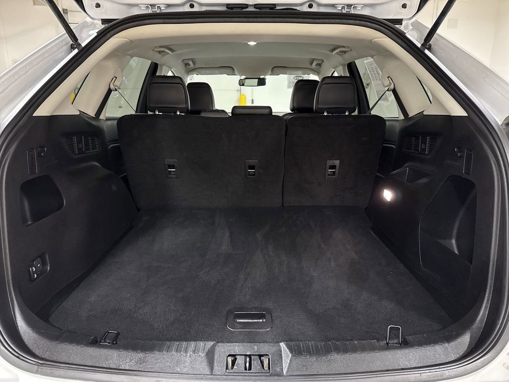 Used 2024 Ford Edge SEL image 23
