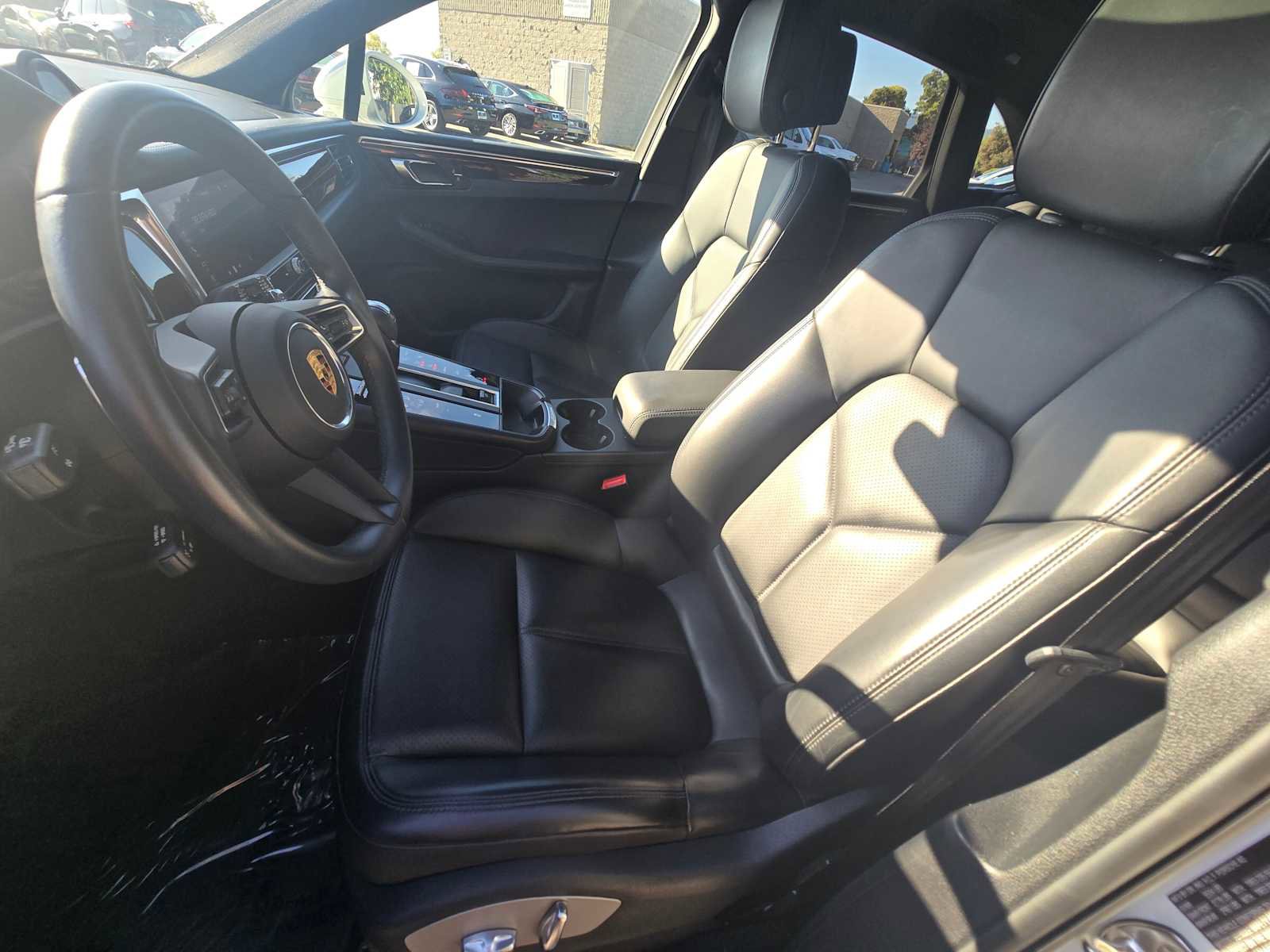 Used 2022 Porsche Macan image 24