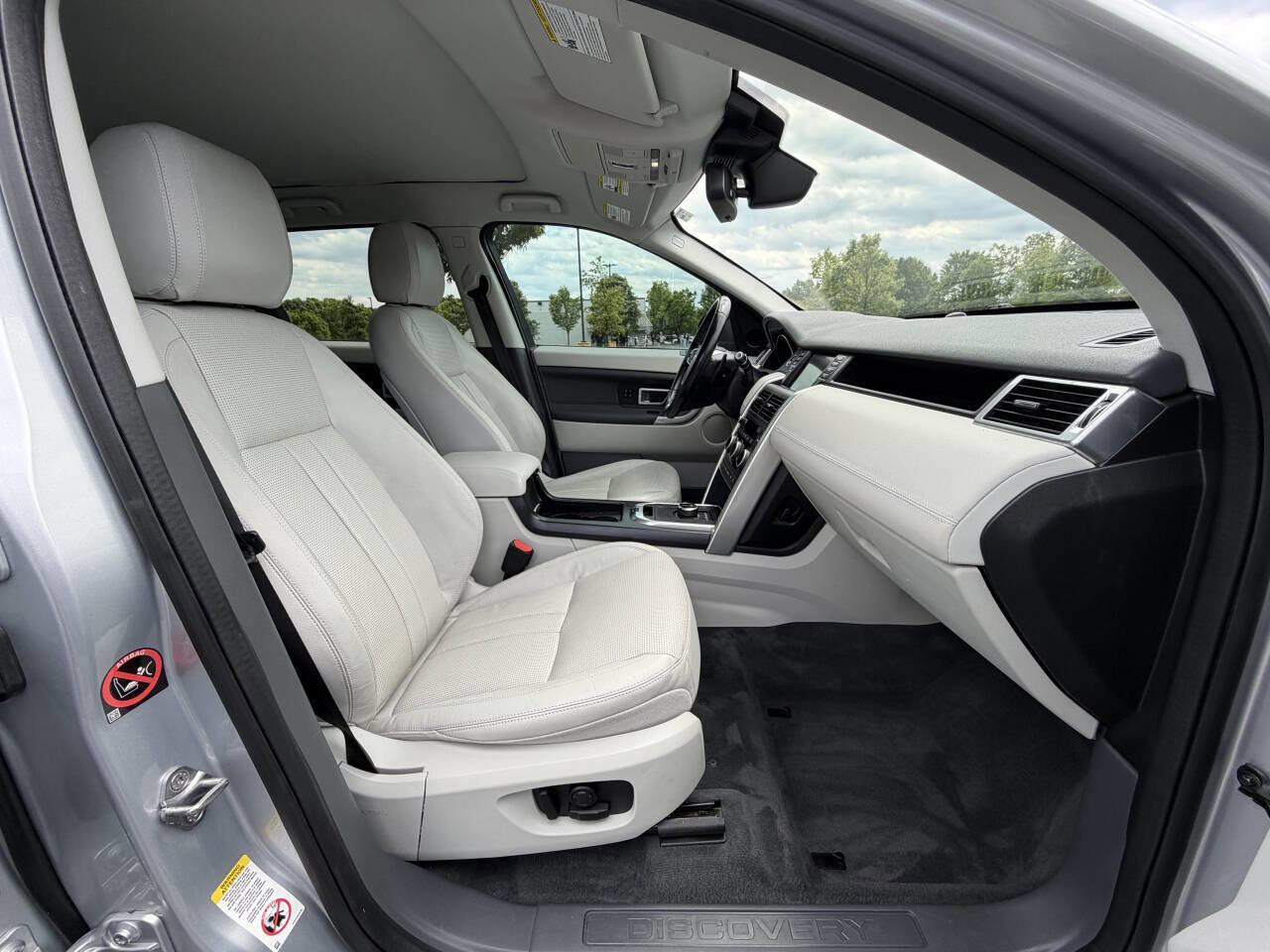 Used 2018 Land Rover Discovery Sport HSE AWD/4WD image 16