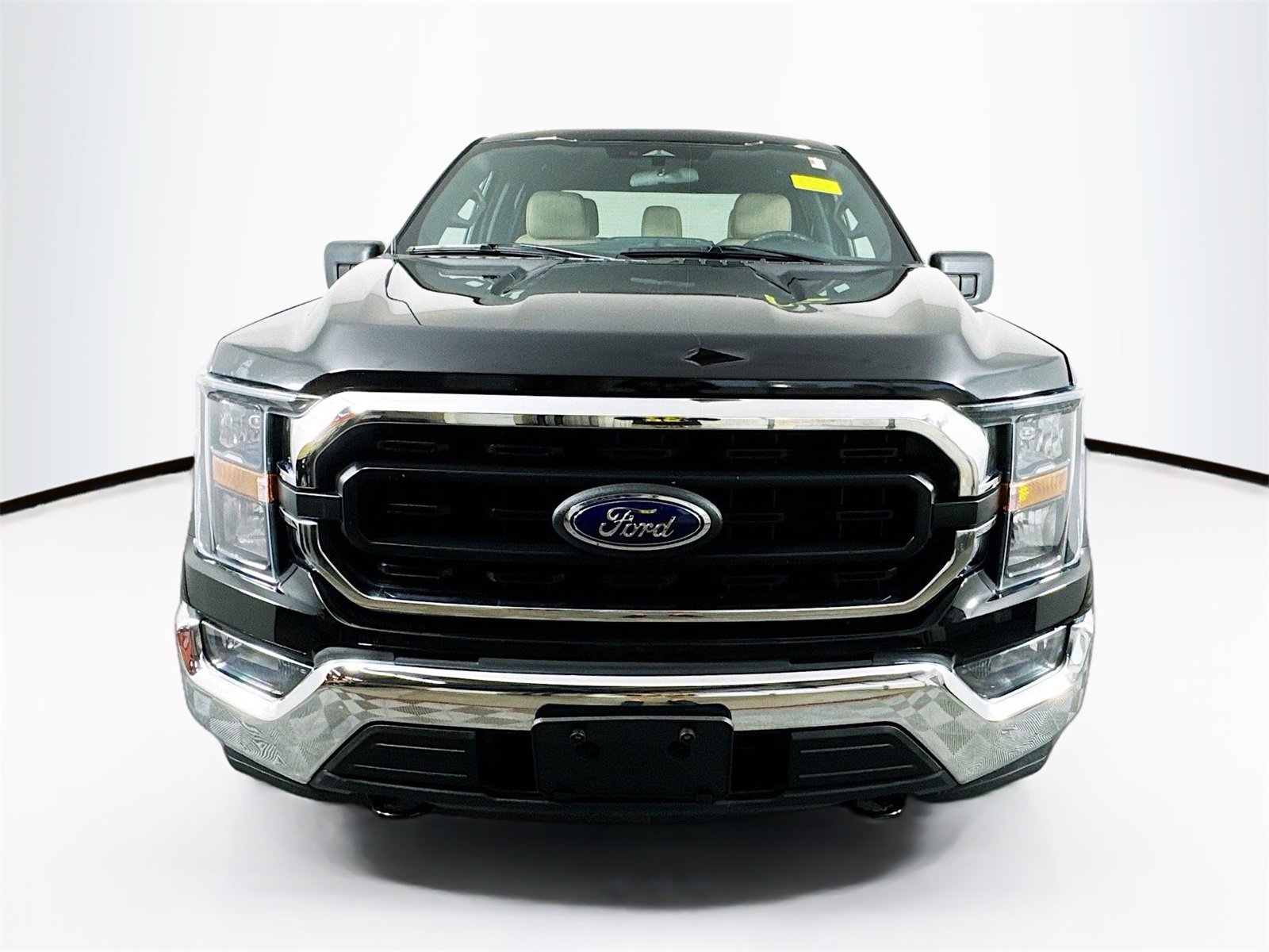Used 2023 Ford F150 XLT image 2