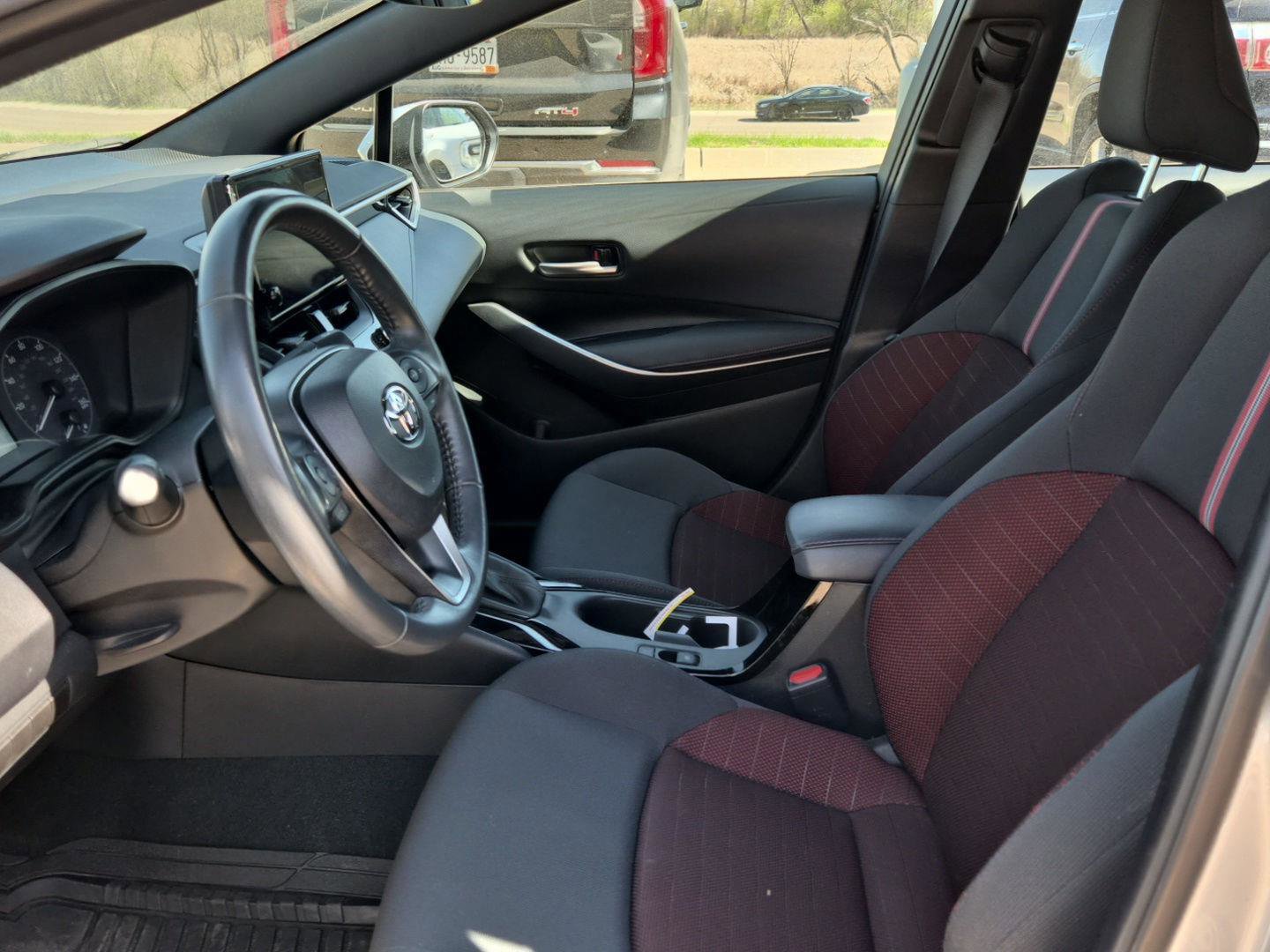 Used 2023 Toyota Corolla SE image 2