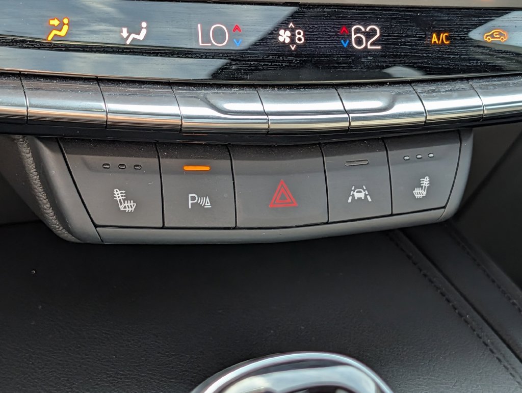 Used 2025 Cadillac XT4 Premium Luxury w/ Cold Weather Package FWD image 17