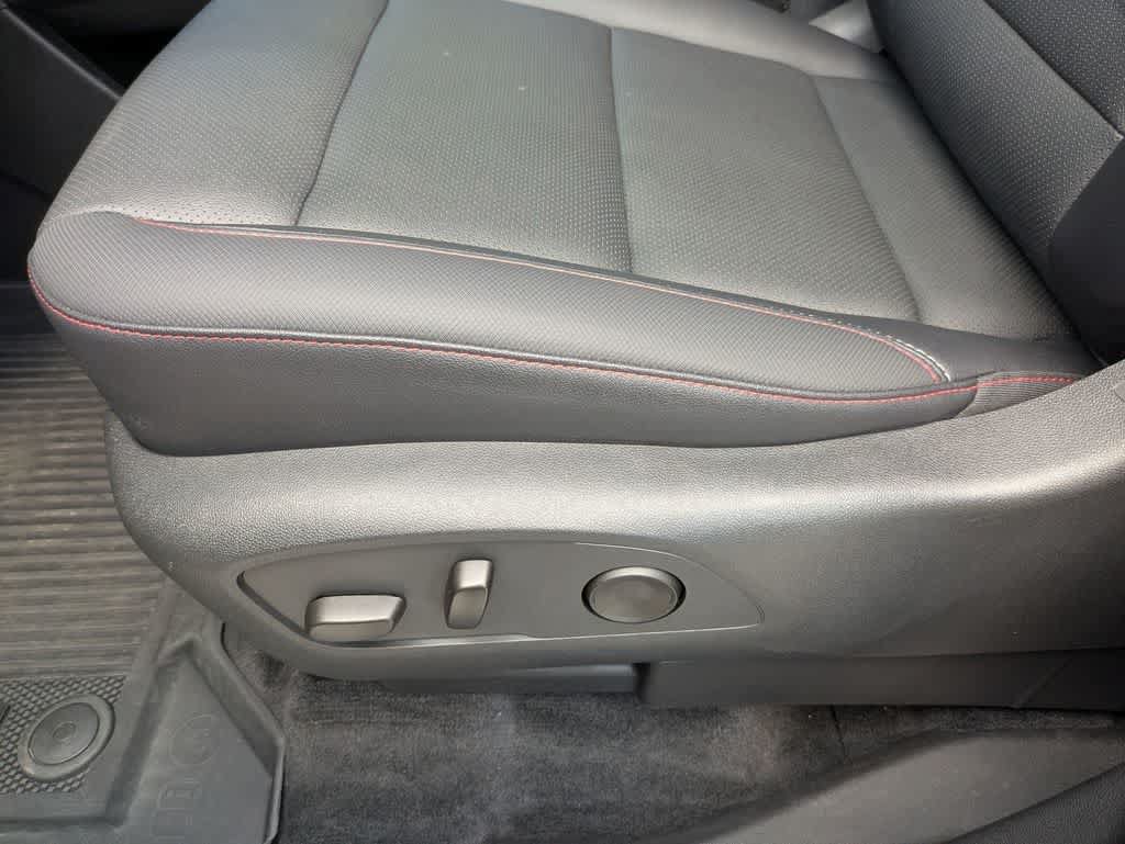 Used 2025 Chevrolet Traverse Z71 w/ Enhanced Driving Package AWD/4WD image 7