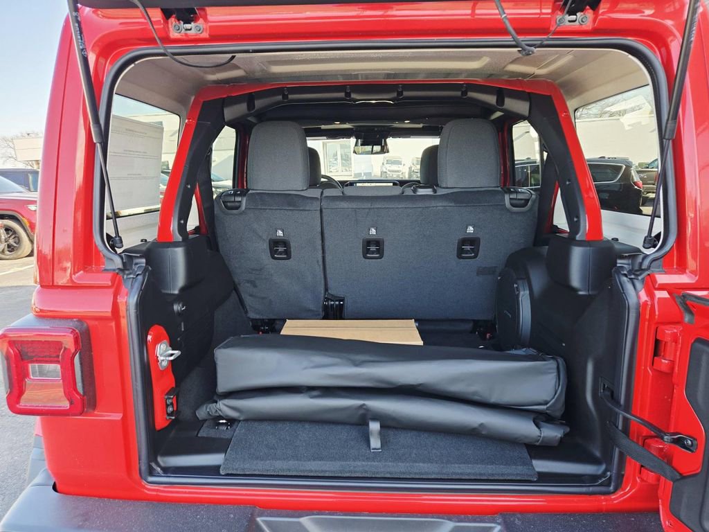 New 2026 Jeep Wrangler Unlimited Rubicon w/ Technology Group image 14