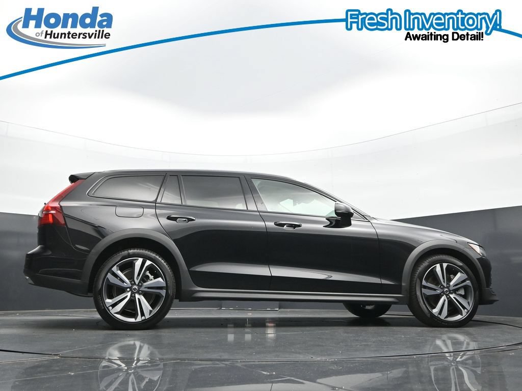 Used 2025 Volvo V60 B5 Cross Country Plus AWD/4WD image 37