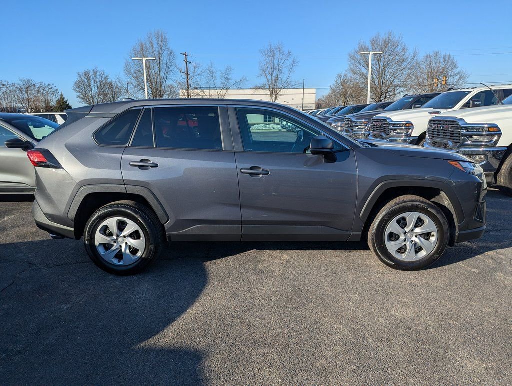 Used 2025 Toyota RAV4 LE image 9