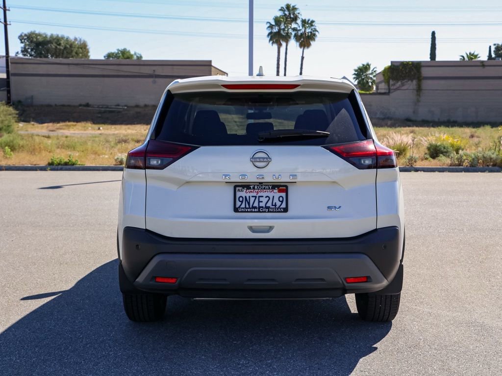 Used 2023 Nissan Rogue SV image 5