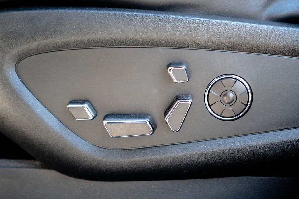 Used 2018 Lincoln MKX Reserve w/ Driver Assistance Package image 19