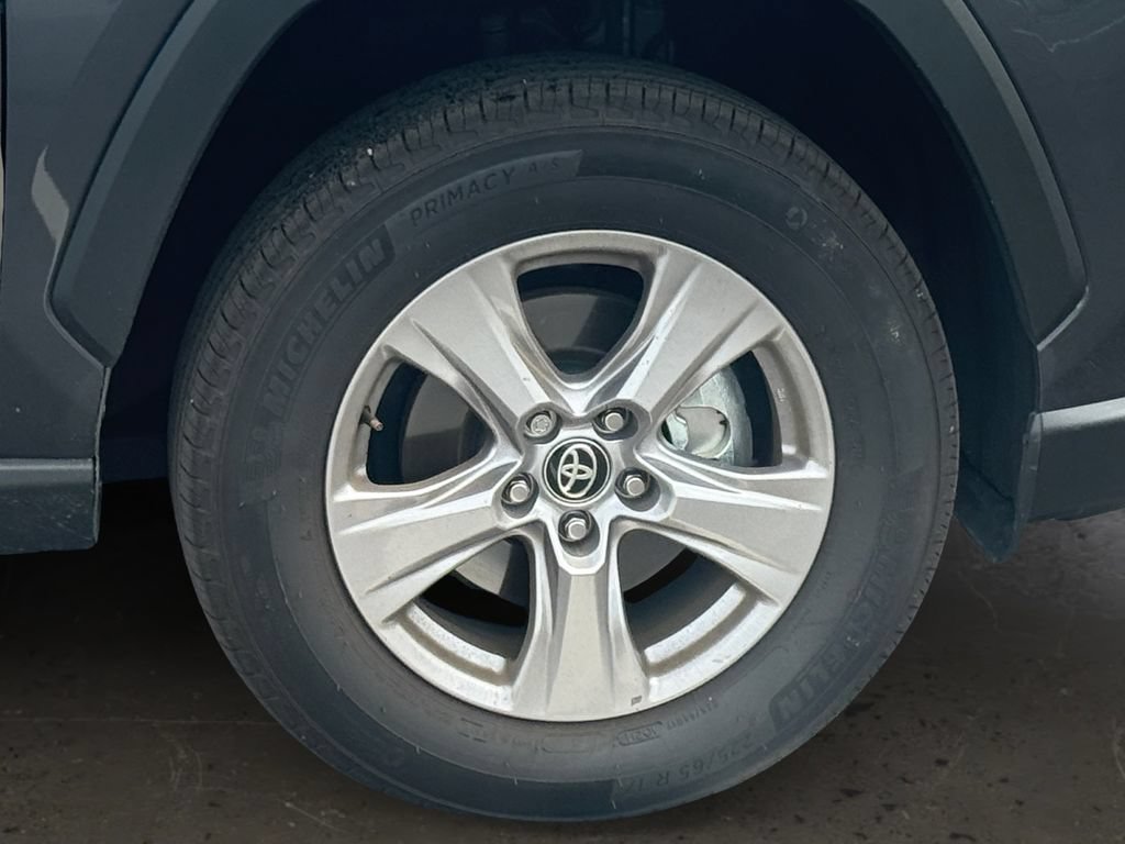 Used 2025 Toyota RAV4 XLE AWD/4WD image 9