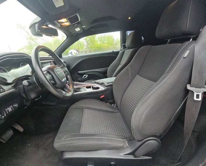 Used 2017 Dodge Challenger R/T image 5