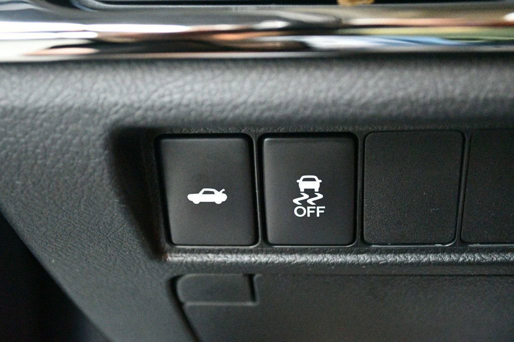 Used 2013 Toyota Avalon XLE Premium FWD image 59