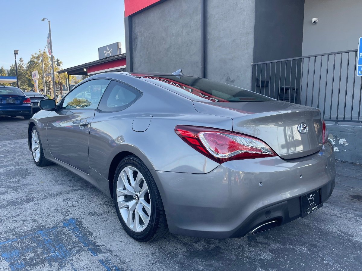 Used 2014 Hyundai Genesis 3.8 RWD image 7
