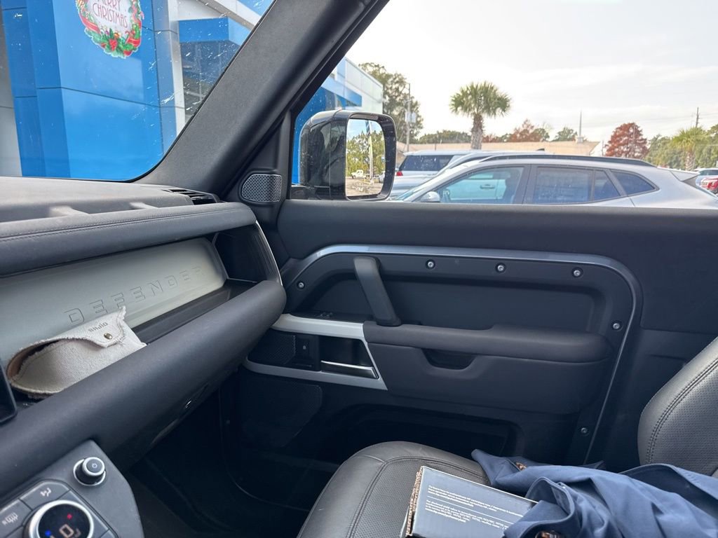 Used 2023 Land Rover Defender 90 S image 50