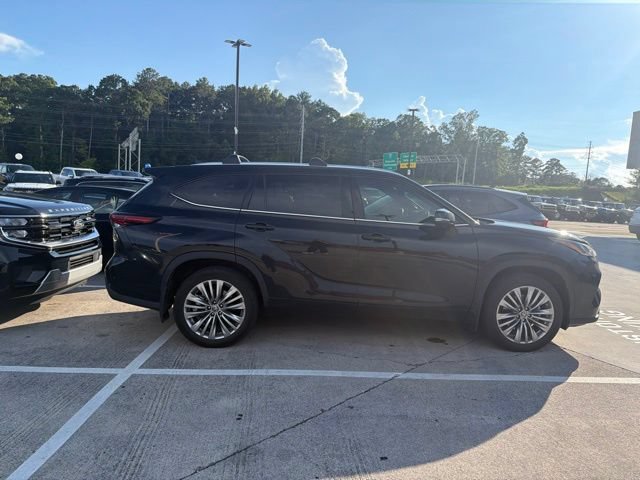 Used 2024 Toyota Highlander Platinum AWD/4WD image 10