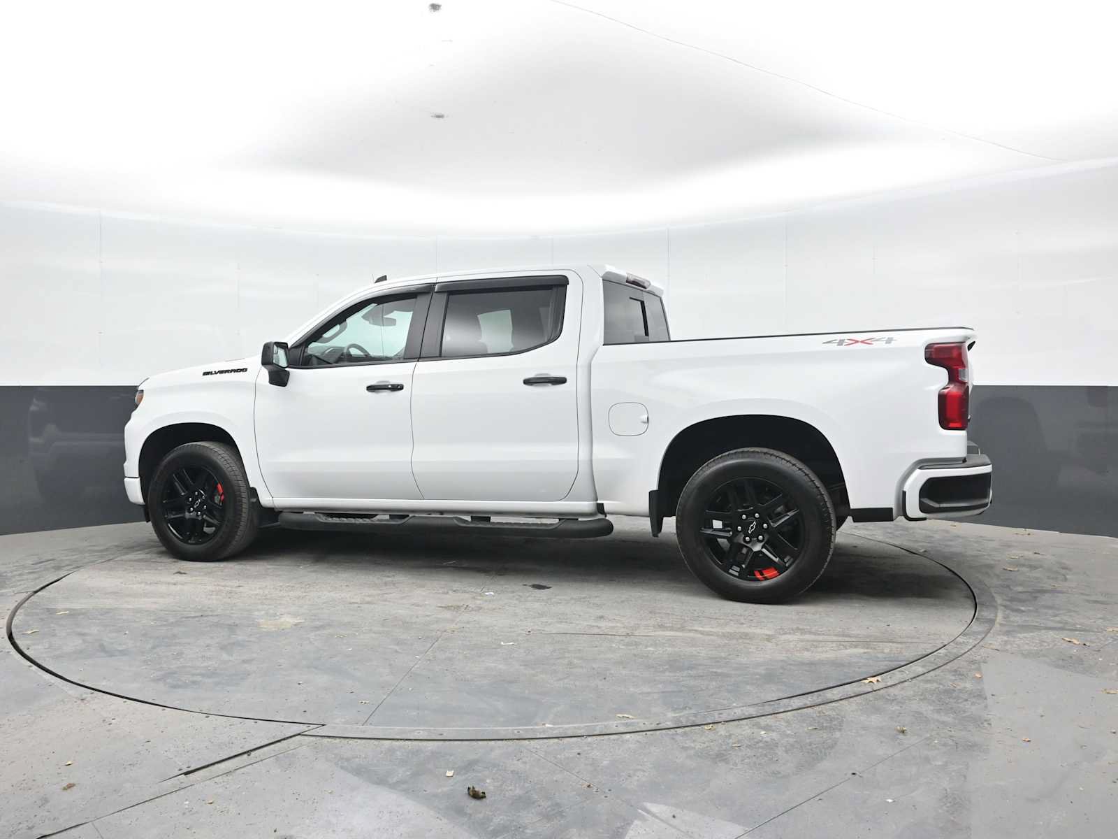 Used 2023 Chevrolet Silverado 1500 RST w/ Redline Edition AWD/4WD image 3