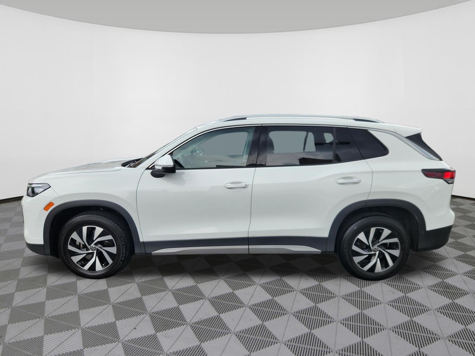 Certified 2025 Volkswagen Tiguan S AWD/4WD image 5
