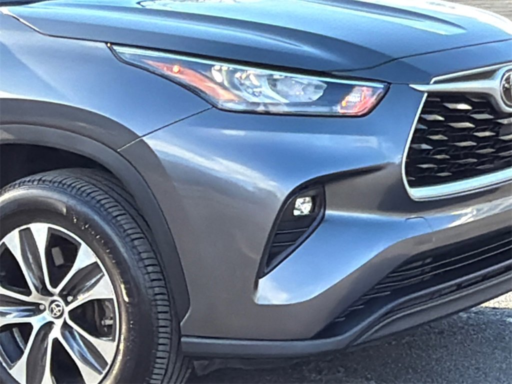 Used 2020 Toyota Highlander XLE image 2