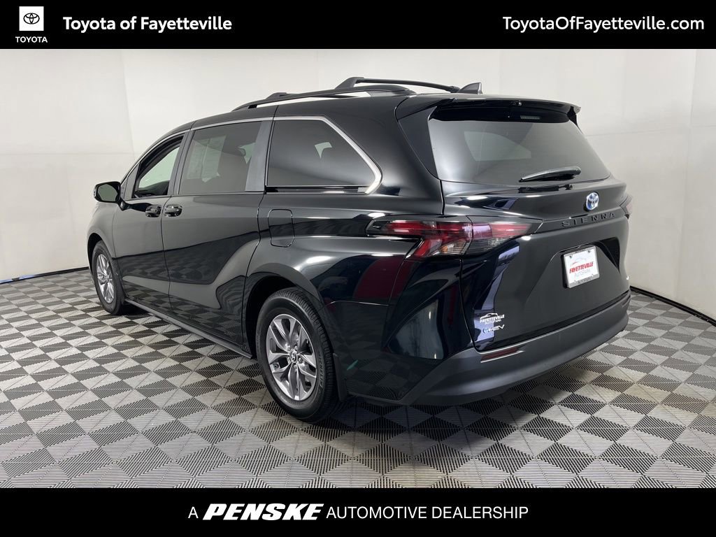 Used 2025 Toyota Sienna LE w/ LE Plus Package image 16