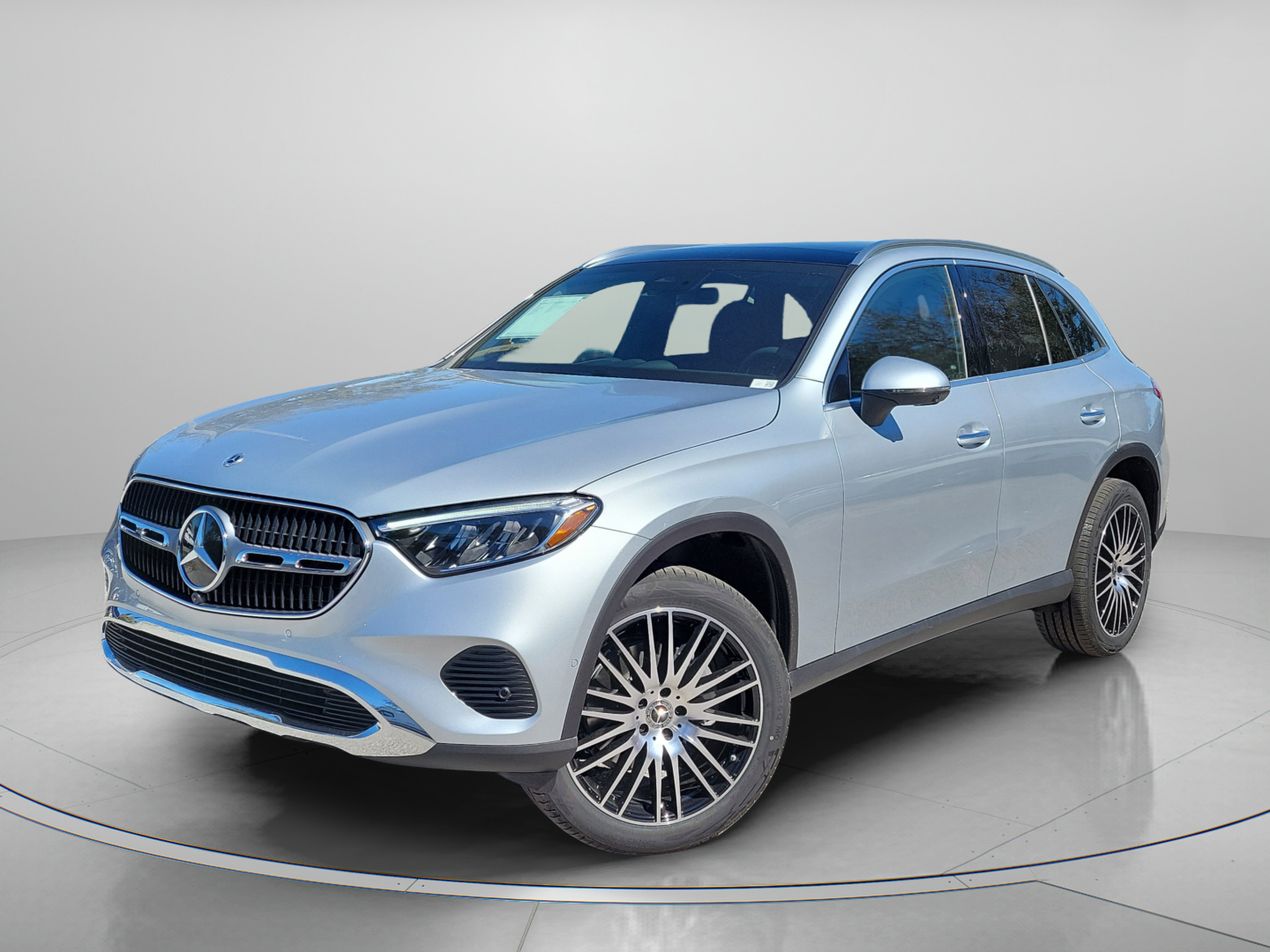 Used 2026 Mercedes-Benz GLC 300 image 2