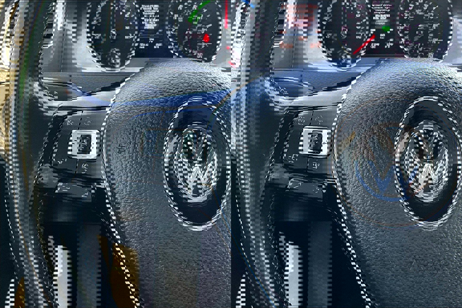 Used 2013 Volkswagen GTI w/Sunroof & Navi image 18