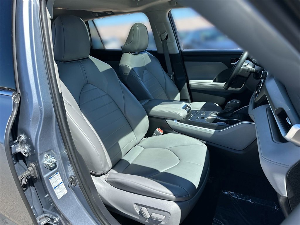 Used 2022 Toyota Highlander XLE image 38