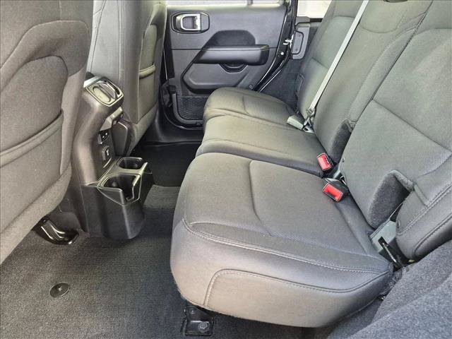 Used 2018 Jeep Wrangler Unlimited Sahara AWD/4WD image 15