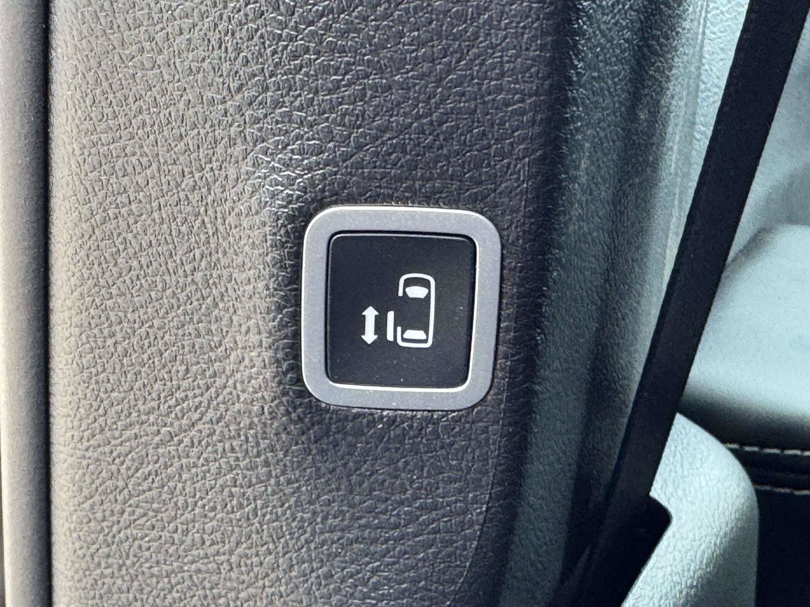 Used 2027 Chrysler Pacifica Select w/ Family Tech Group FWD image 30