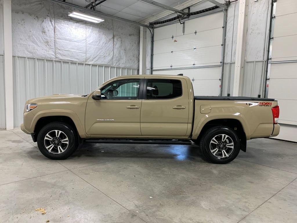 Used 2016 Toyota Tacoma TRD Sport w/ Premium & Technology Package AWD/4WD image 4