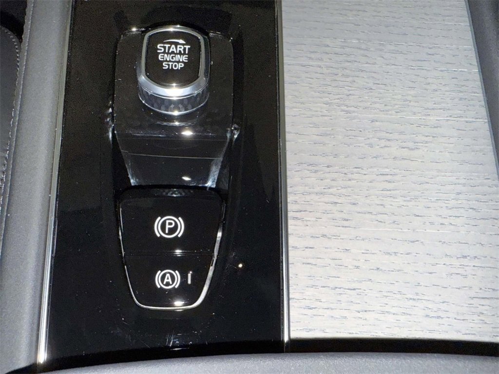Used 2025 Volvo XC90 T8 Plus image 23