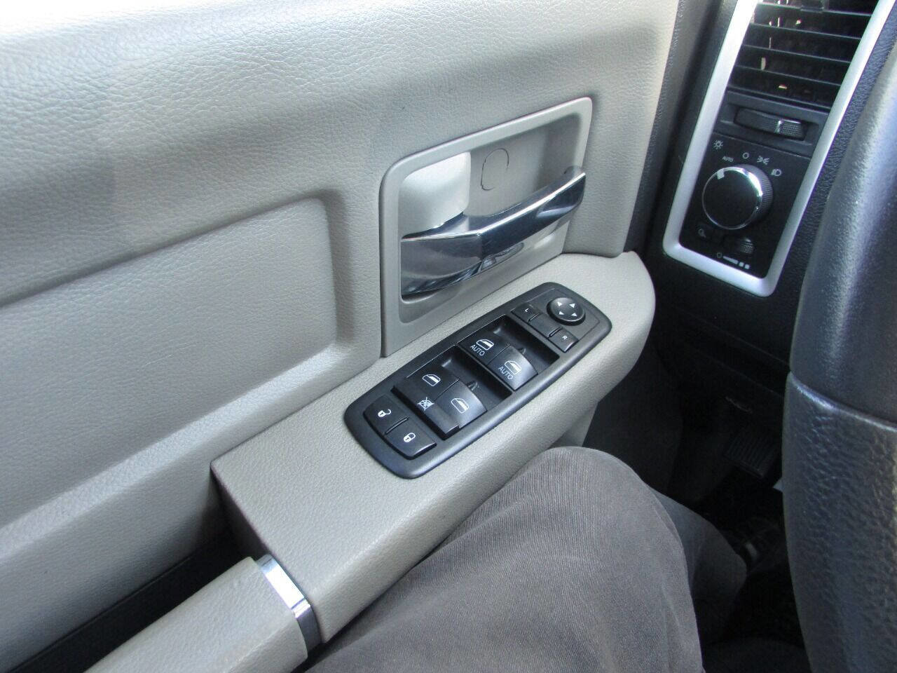 Used 2011 RAM 1500 Classic SLT image 9