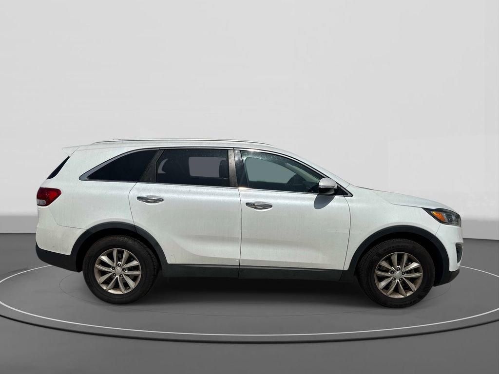 Used 2017 Kia Sorento LX image 5